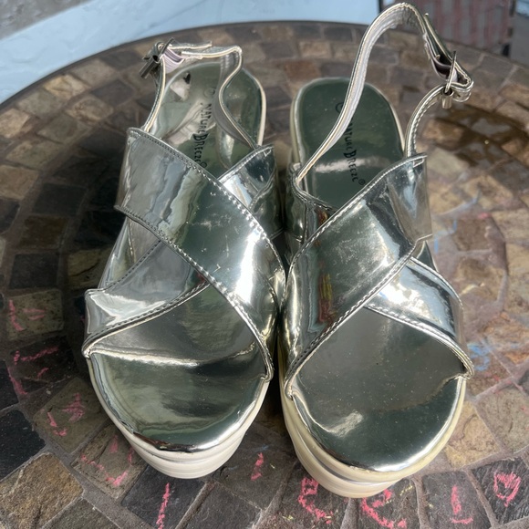 Silver Wedges - Picture 2 of 8